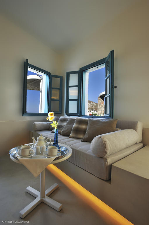 Kifines Suites Folegandros Town Quarto foto